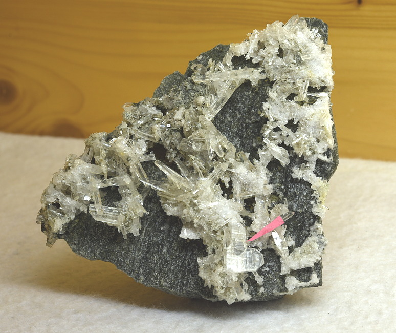Bergkristall mit Japanerzwilling| B: 8 cm; F: Stubachtal; Finder: Erwin Burgsteiner