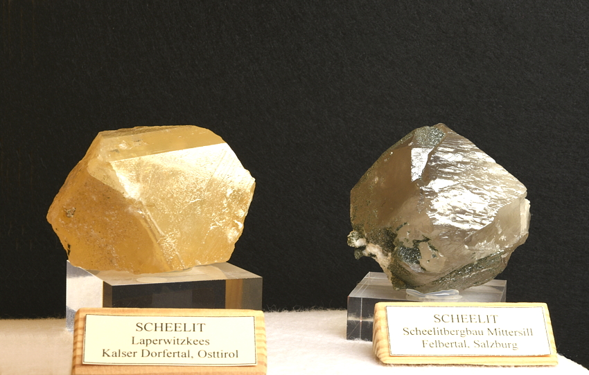 2 Scheelite| H: je 4 cm; F: li: Laperwitzkees, Osttirol; re: Scheelitbergbau Mittersill, Felbertal, Salzburg; Sammler: Alexander Spunda