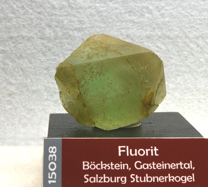 Grüner Fluorit| B: 4 cm; F: Stubnerkogel, Böckstein, Gasteinertal, Salzburg; Sammlung: Erzabtei St. Peter, Salzburg (#14172)