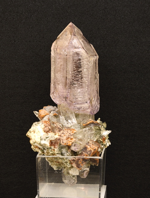 Amethyst-Zepterquarz mit Ankerit| H: 15 cm; F: Saurüssel, Zemmgrund, Zillertal, Tirol; Sammler: Karlheinz Gerl