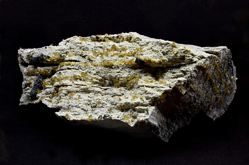 goldgelbe Sphene| B:15 cm; F: Felbertal; Finder: Hannes und Gerhard Hofer