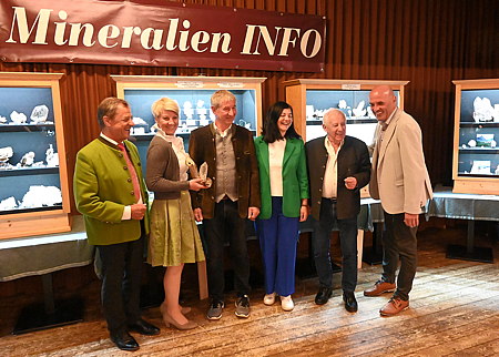 (v.l.n.r.) Walter Freiberger (ehem. Bürgermeister von Bramberg), Frau Mag. Eva Haselsteiner (Salzburg Land Tourismus), Erwin Burgsteiner (Landesobmann der VMÖ), Frau Ingrid Maier-Schöppl (Geschäftsführerin des Tourismusverbandes Bramberg/Neukirchen), Gerhard Fischer (Obmann der VMÖ), Hannes Enzinger (Bürgermeister von Bramberg)