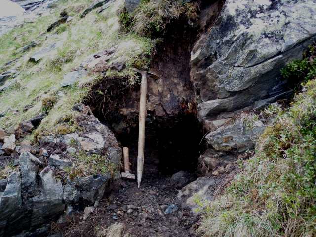 Kluft im Felbertal| aus der die besonderen Kluftmagnetite geborgen wurden. 