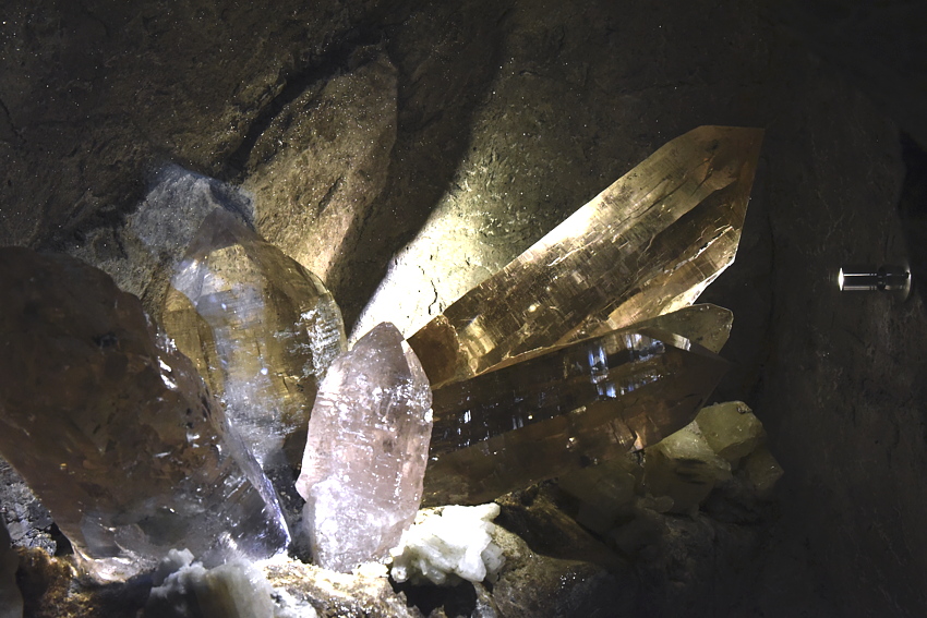 Rauchquarzkluft vom Cavagnoli, Val Bavona, TI | B: xxx cm; (D75_1585x.jpg)