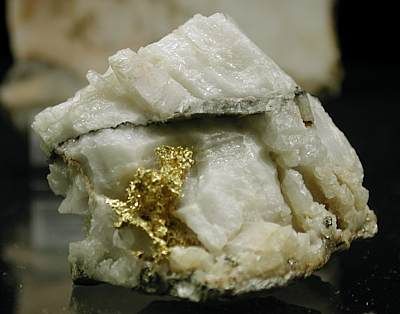 Gediegen Gold - 'Goldene Sonne', Calanda GR (Breite der Stufe 3.5cm).