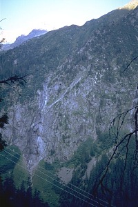 Langsam geht es bergauf, ein Blick auf die andere Talseite.