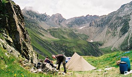 Campieren| bei schönem Wetter und guten Funden macht Spass. 