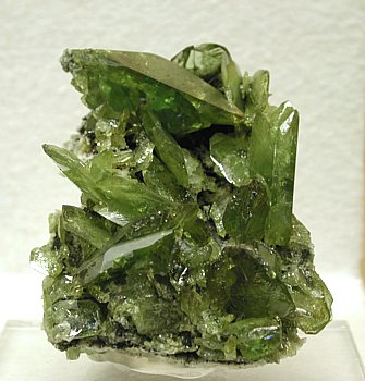 grüner Titanit| Amertal, AT; H: 8cm; Coll. Josef Papp