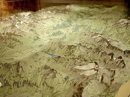 Rheinrelief - 'Anflug von Südwesten', mit Einblick ins Tavetsch (am rechten Bildrand die SAC Cadlimo-Hütte)