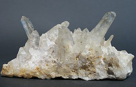 Schöne Stufe in ausgewogener Form, Breite 7 cm, Höhe 4 cm. 