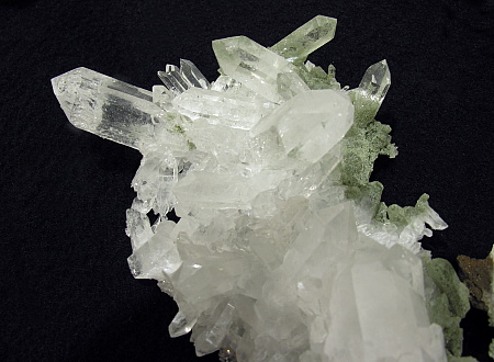 Quarz mit Chlorit| Piz Beverin, GR;  BB: 10cm (Sammlung Röbi Hauser)