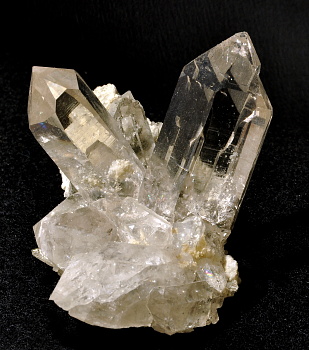 Helles, klares Quarzgrüppchen| F: Oberaar, BE; H: 6cm (Sammlung Alex Willener)