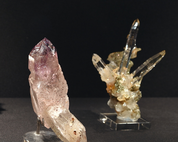 Amethyst (vordergrund) und Quarzgruppe| H: ca. 10cm; Fundort: Rauris