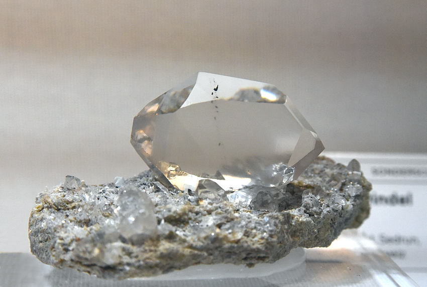 Quarz-Gwindel| B: 7 cm; F: Cavradischlucht, Tavetsch, GR/CH; Sammlung: Saphira Minerals