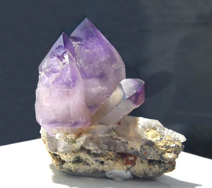 Gruppe mit Amethyst-Zeptern| B: 8 cm; F: Hinteres Wasenhorn, Fieschergletscher, VS/CH; Sammlung: Privatsammlung