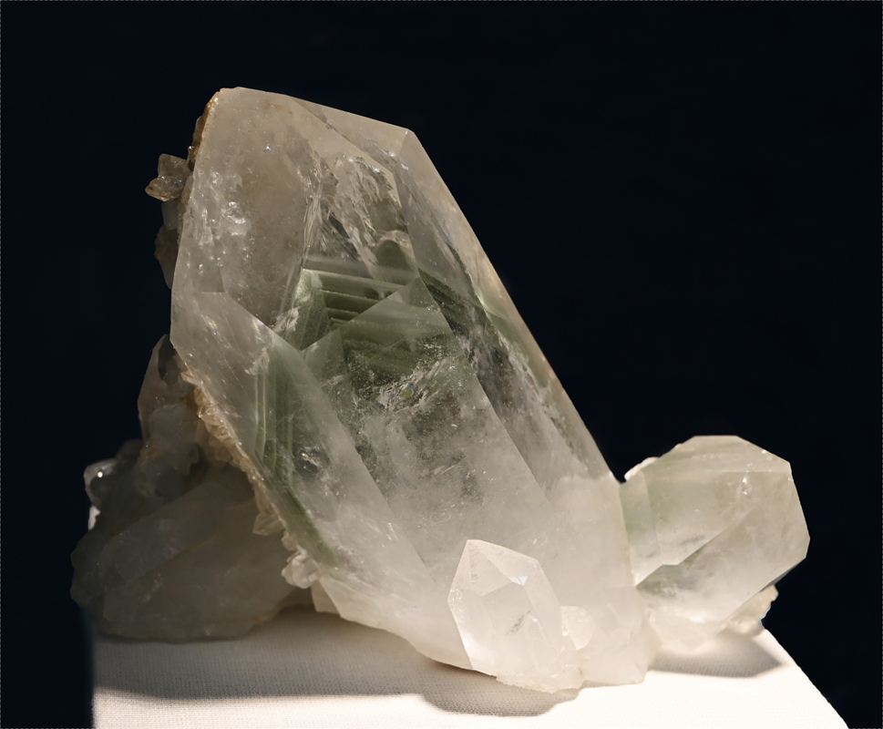 Quarz mit Chlorit-Phantom| B: 12 cm; F: Schinschlucht, GR; Sammlung: ETH-Zürich