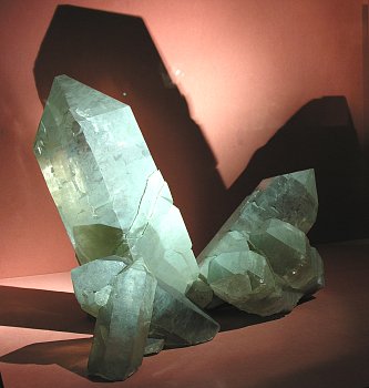 Bergkristallgruppe mit Chlorit| H: 25cm; Fundort: Planggenstock, Göscheneralp (UR)
