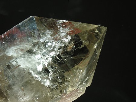 Die Spitze des grossen Kristalles| - klarer heller Rauchquarz. Fundort: Planggenstock, Göscheneralp (UR)