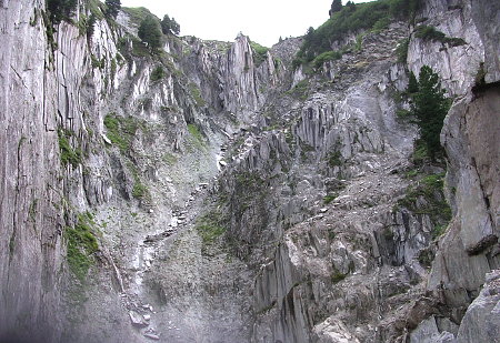 Die Cavradischlucht| von der Fundstelle von Remigi Cavegn (Blick nach Norden) 