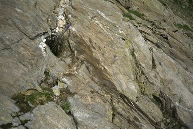 Typische Kluft im Gneis, des Val Bavona TI. 