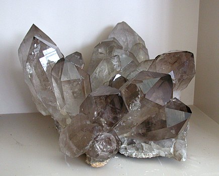 Bergkristall, heller Rauchquarz, aus dem Aarmassiv| Fundort: Göschener Alp, UR (Geschenk von Herrn Iwan Bally, Schönenwerd, 1948); B: ca. 50 cm