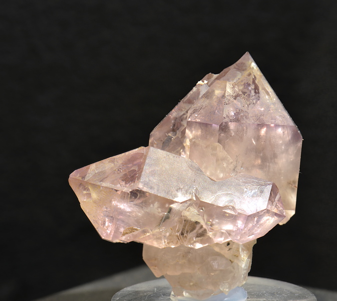 Amethyst-Grüppchen| H: 6cm; F: Binntal, VS; Sammlung: Maria und Turi Walker. 