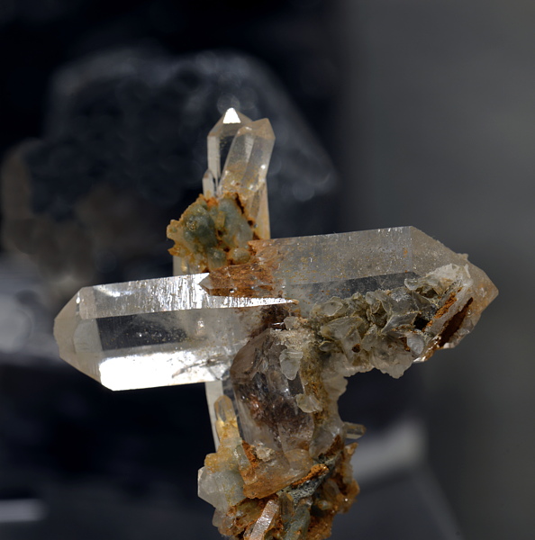 Bergkristallkreuz mit Calcit| B: 4cm; F: Valsertal, GR; Sammlung: Bruno Schaub. 
