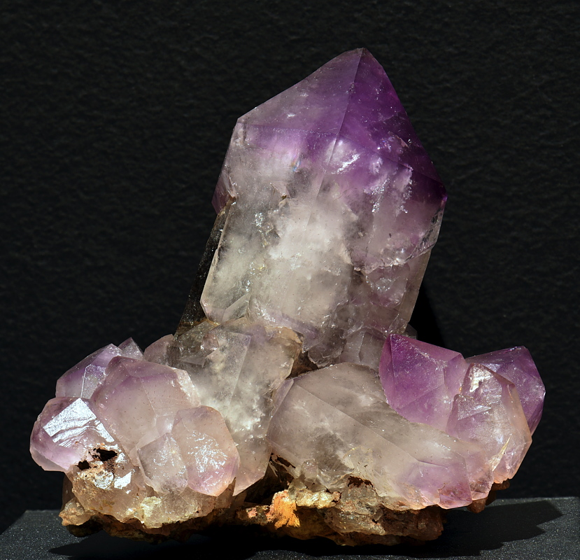 Amethyst-Gruppe (teils mit Zeptern)| H: ca. 12 cm; F: Fieschergletscher, VS; Sammlung: Sepp Herger 