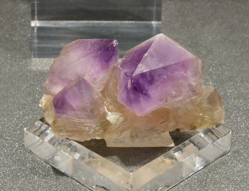 Amethyst Gruppe| B: 6 cm; F: Fieschergletscher, VS; Sammlung: Andreas Stucki