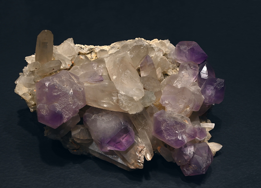 Amethyst-Gruppe mit Zeptern| B: 10 cm; F: Fieschergletscher, VS; Sammlung: Felix Spahr