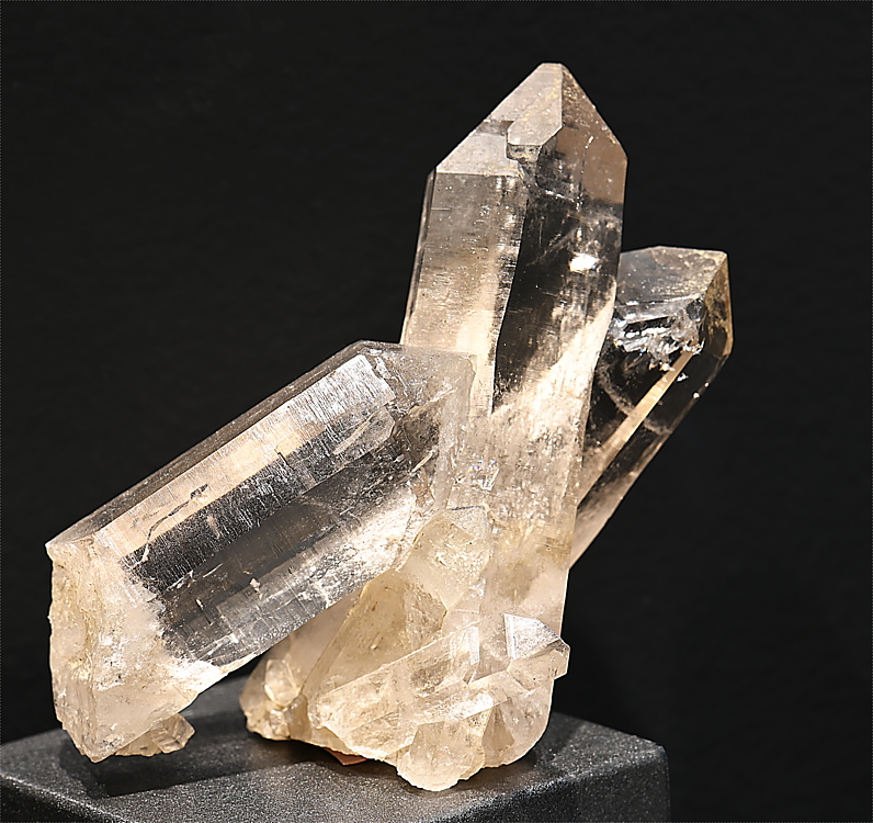 Bergkristallgruppe| H: 8 cm; F: Maderanertal, UR; Sammlung: Sepp Tresch †