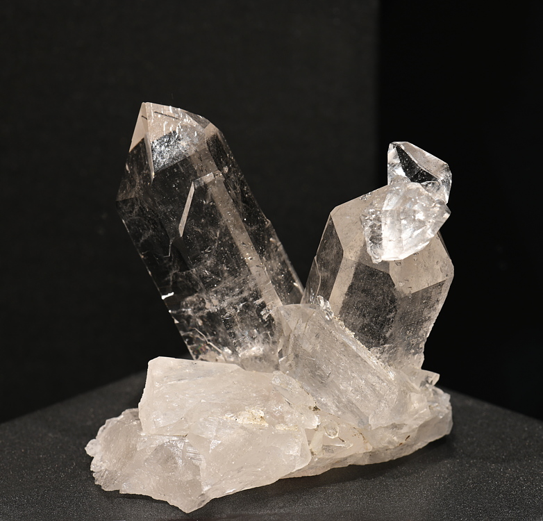 Bergkristallgruppe| H: 6 cm; F: Maderanertal, UR; Sammlung: Sepp Tresch †