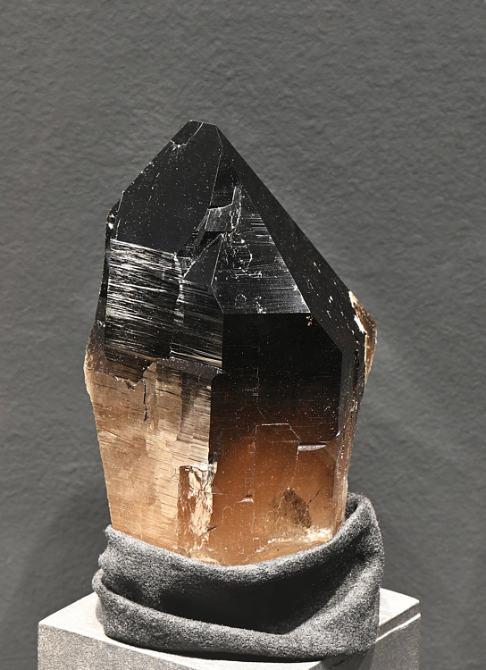 Morion-Spitz| H: 12 cm; F: Grimsel, BE; Sammlung: Hans-Jörg Hänni