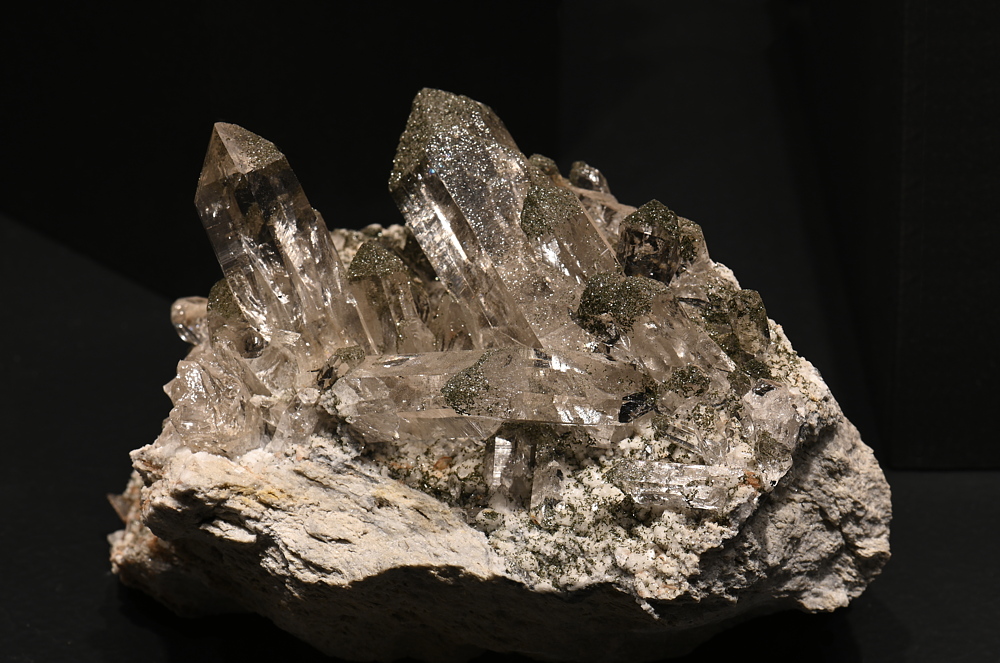 Bergkristall mit wenig Chlorit| B: 10 cm; F: Furka, VS; Sammlung: Beni Matter
