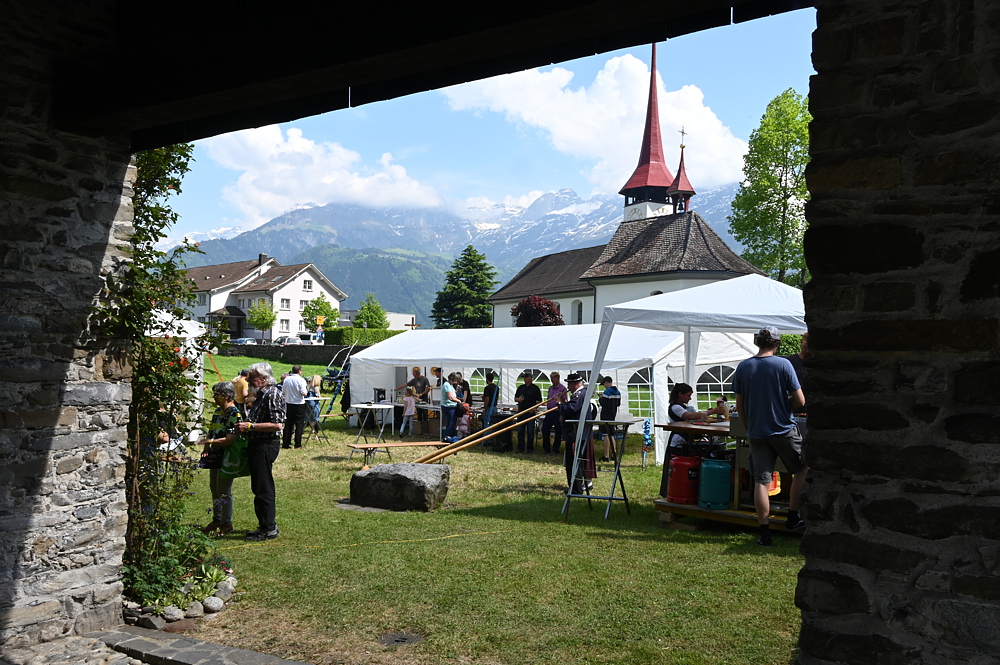 Getränke gabs am Stand hinten und Fleisch beim Grillstand rechts| 