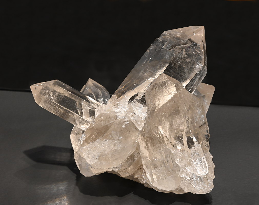 Bergkristallgruppe| B: 17 cm; F: Göscheneralp UR; Sammlung: Jost Herger, Matias Herger, Susanne Rozkosny