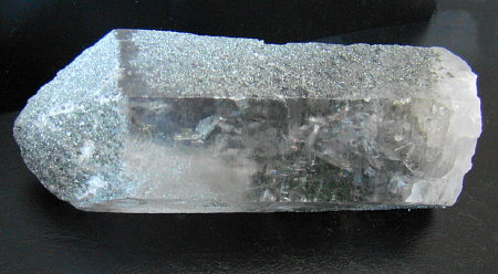 Bergkristall mit etwas Chlorit| LK: 14cm; F: Kristallwand, OT (Ö). [091] 