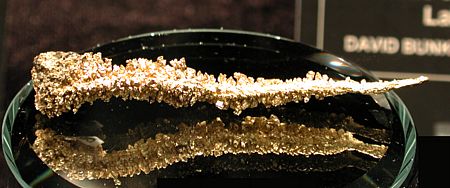 Gold (Spinell-Zwilling)| B: 5 cm; Little Jonny Mine, Leadville, Lake Co, CO, USA. (David Bunk Coll.)
