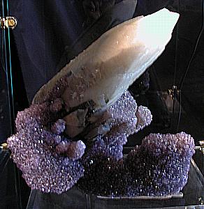 Calcit auf Amethyst| H: 27 cm; Fundort: Artigas, Uruguay