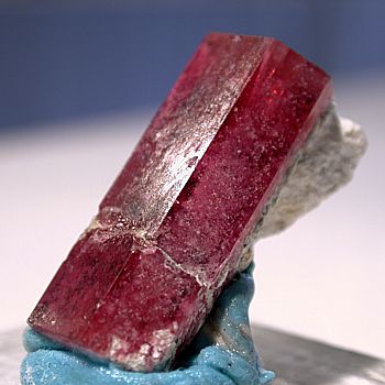 Roter Beryll| LK: 2.4 cm; Fundort: Wah Wah Mountains, Utah, USA;