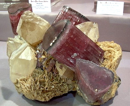 Elbaite auf Quarz von den 'Peninsular_Ranges' (CA)| Kalifornien, USA