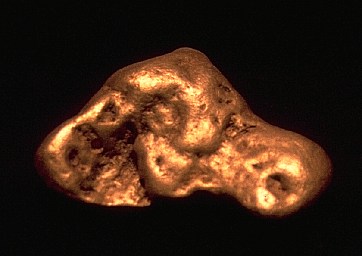 Colorado's grösstes bekanntes Gold Nugget, Was wäre eine Edelstein- und Mineraliensammlung von Colorado ohne Gold? Die Geschichte dieses Staates ist dermassen mit derjenigen des Bergbaus verknüpft, dass ein ganzes Kabinett nur dem Edelmetall Gold gewidmet ist. Das Nugget ist ca. 10 cm breit.